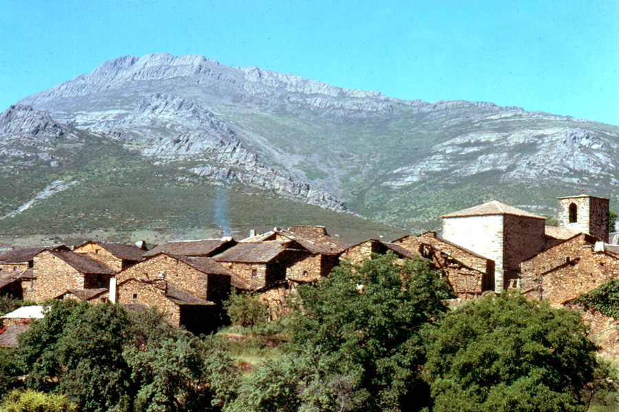 Valverde de los Arroyos, uno de los pueblos más bonitos de España